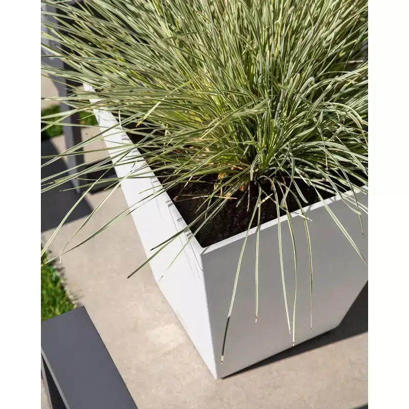 Veradek Pure Series Nobleton Plastic Planter