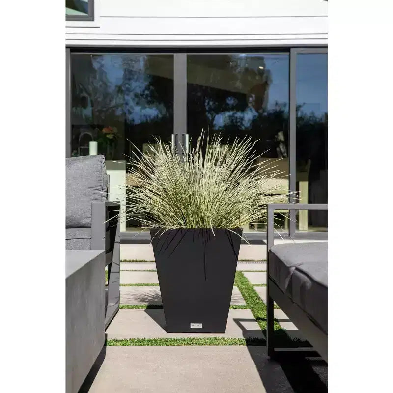 Veradek Pure Series Nobleton Plastic Planter