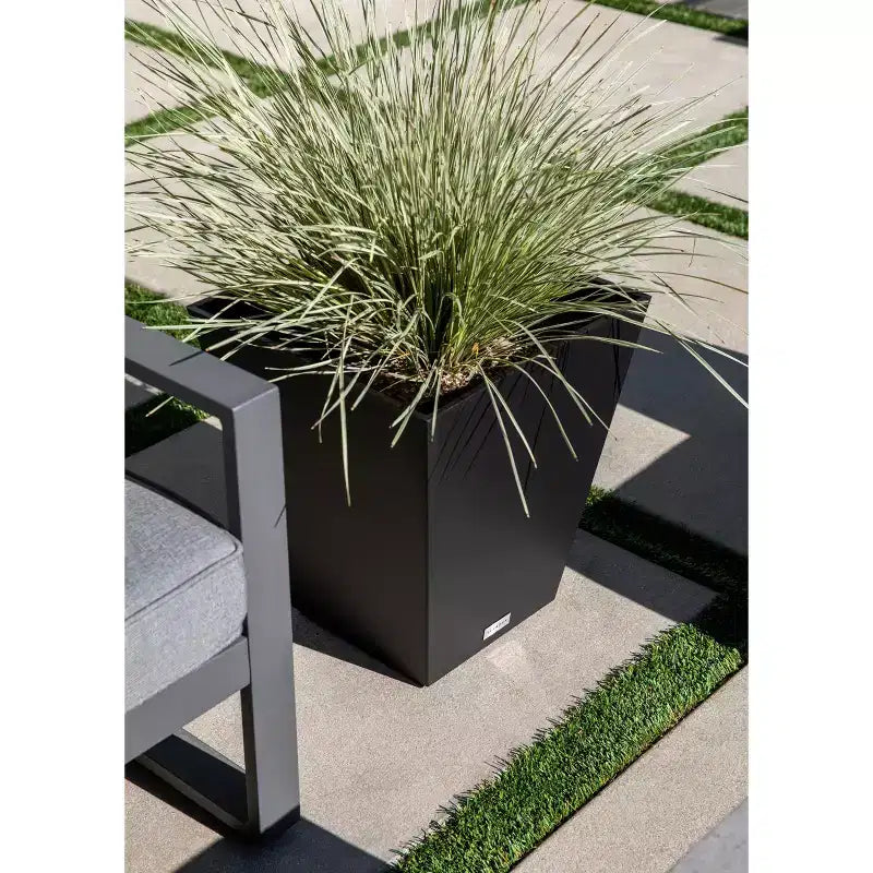 Veradek Pure Series Nobleton Plastic Planter