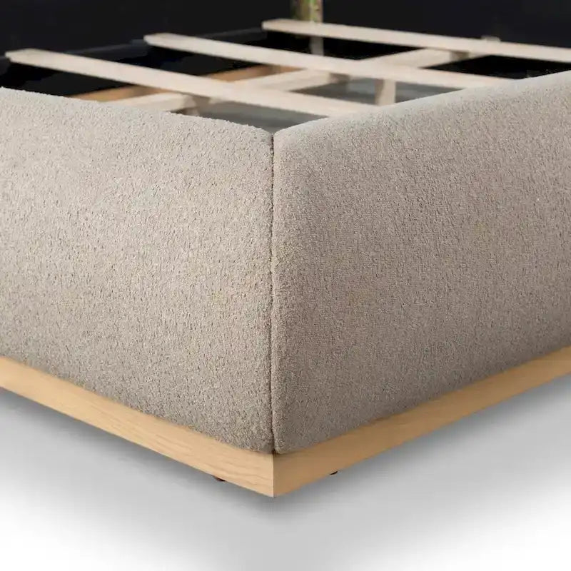 SAFAVIEH Couture Jennabryanna Boucle Bed